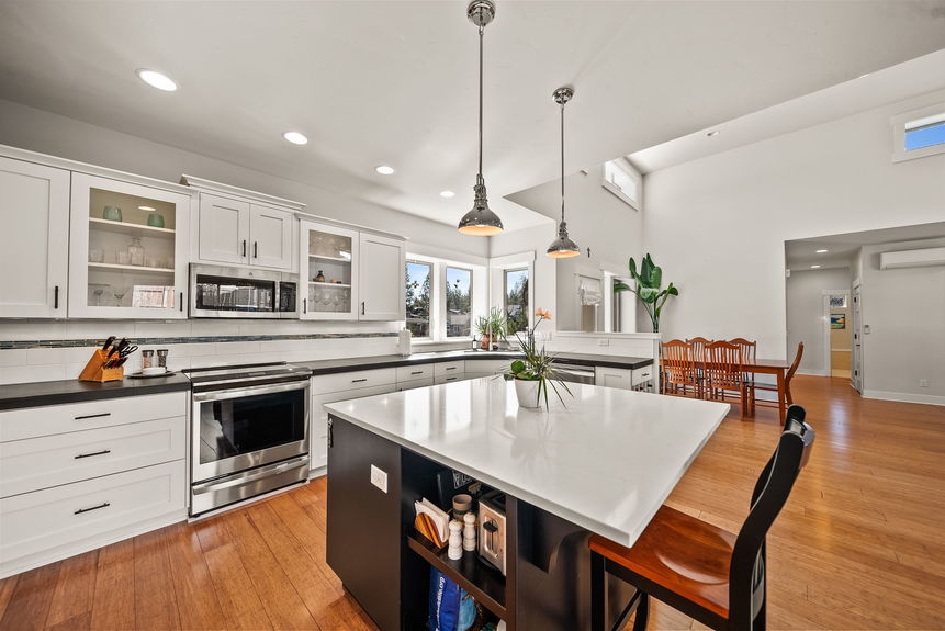 2446 NW Drouillard Ave Bend 25-web-or-mls-Riley Visuals-25