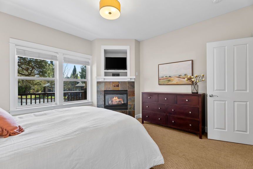 2443 NW Awbrey Rd Bend Tiffany Vasquez51-web-or-mls-Riley Visuals-51