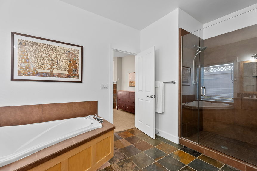 2443 NW Awbrey Rd Bend Tiffany Vasquez55-web-or-mls-Riley Visuals-55