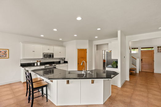 2287 NW Meadow Ct Bend Kitchen 2 Shevlin Meadow Summit West Tiffany Vasquez Top 1% Bend Realtor