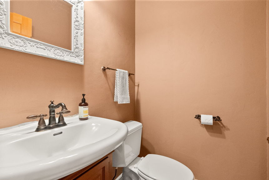 2287 NW Meadow Ct Bend34-web-or-mls-Riley Visuals-34