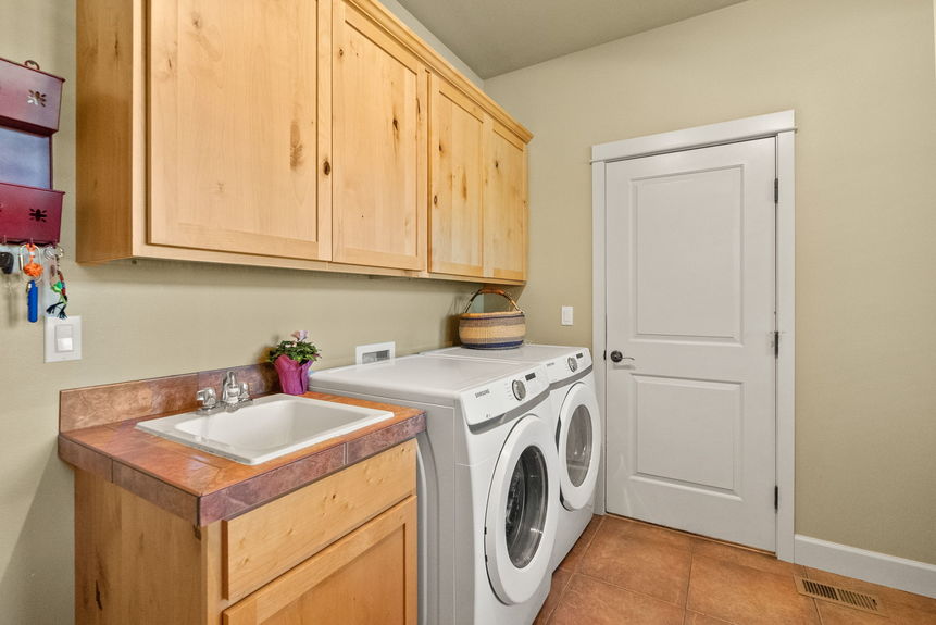 2287 NW Meadow Ct Bend37-web-or-mls-Riley Visuals-37