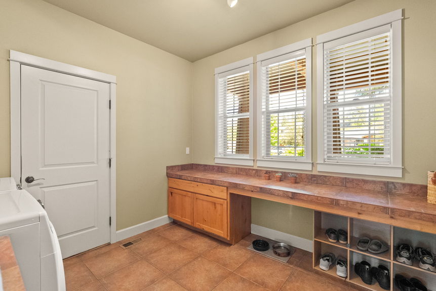 2287 NW Meadow Ct Bend38-web-or-mls-Riley Visuals-38