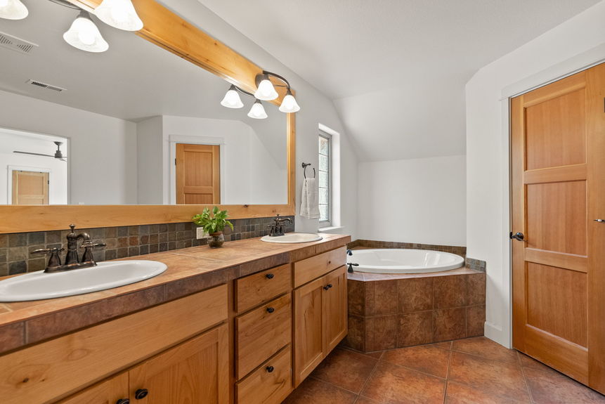2287 NW Meadow Ct Bend47-web-or-mls-Riley Visuals-47