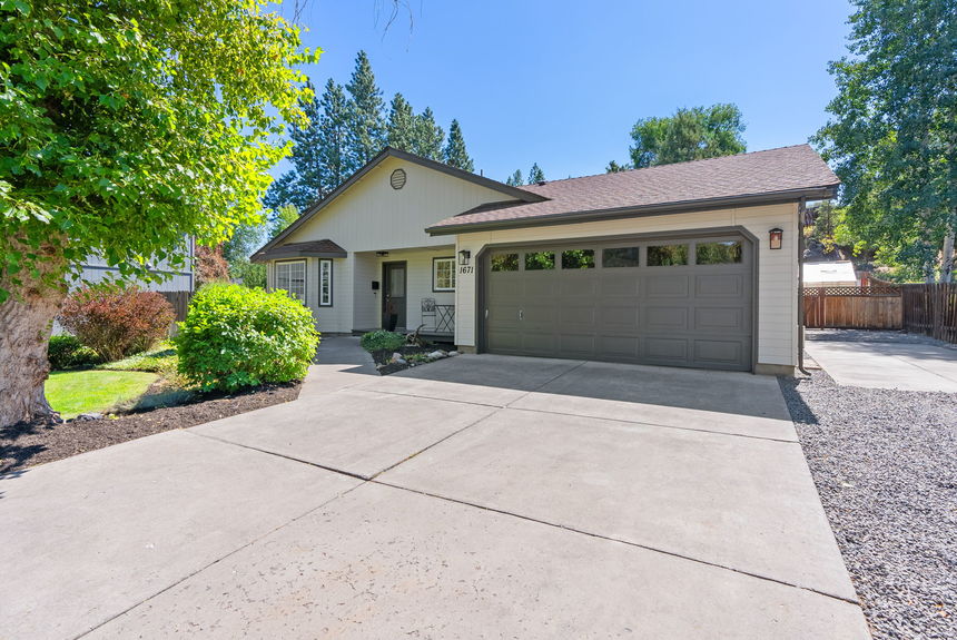 1671 NE Meerkat Bend Oregon 1671 NE Meerkat Bend Oregon 3-web-or-mls-Riley Visuals-3