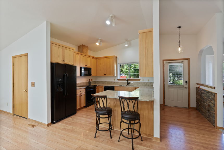 1671 NE Meerkat Bend Oregon 1671 NE Meerkat Bend Oregon 37-web-or-mls-Riley Visuals-37