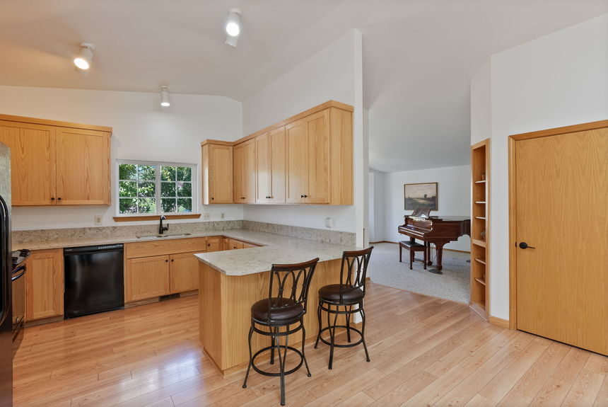 1671 NE Meerkat Bend Oregon 1671 NE Meerkat Bend Oregon 38-web-or-mls-Riley Visuals-38