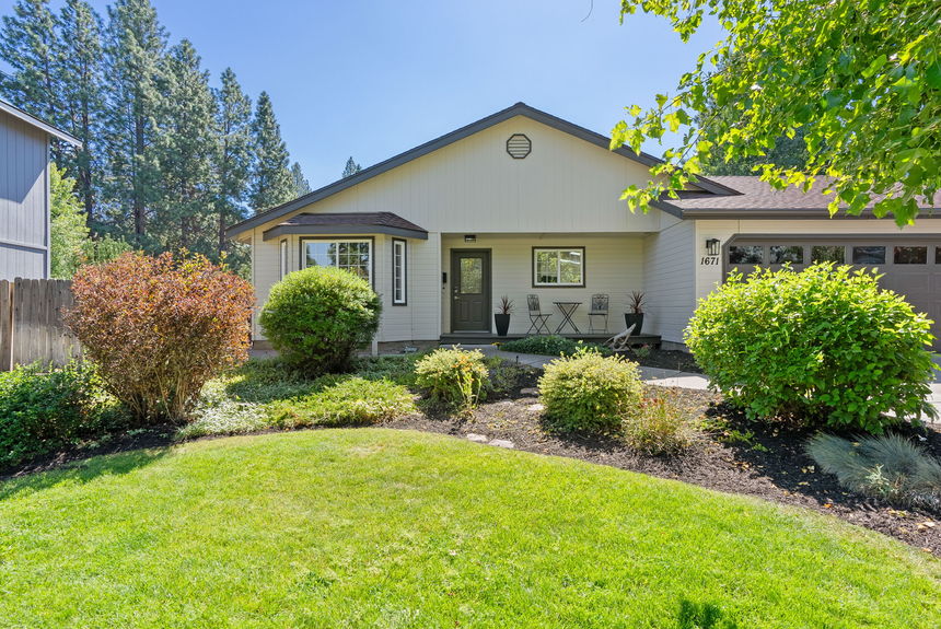 1671 NE Meerkat Bend Oregon 1671 NE Meerkat Bend Oregon 4-web-or-mls-Riley Visuals-4