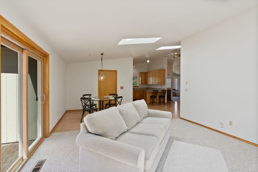 1671 NE Meerkat Bend Oregon 1671 NE Meerkat Bend Oregon 43-web-or-mls-Riley Visuals-43