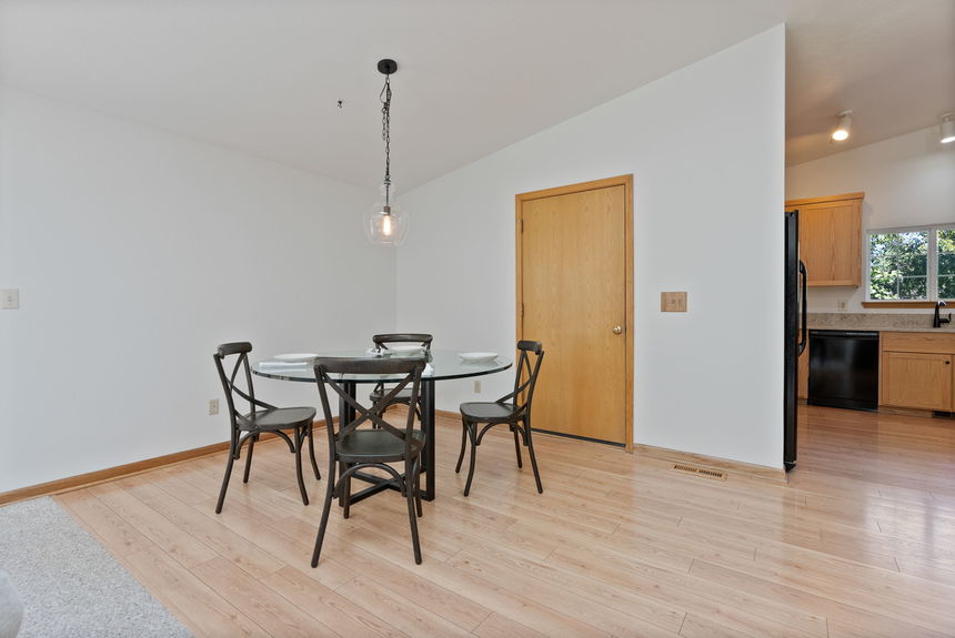 1671 NE Meerkat Bend Oregon 1671 NE Meerkat Bend Oregon 44-web-or-mls-Riley Visuals-44