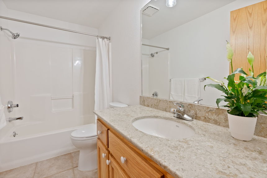 1671 NE Meerkat Bend Oregon 1671 NE Meerkat Bend Oregon 49-web-or-mls-Riley Visuals-49