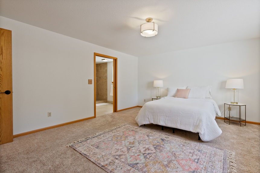 1671 NE Meerkat Bend Oregon 1671 NE Meerkat Bend Oregon 54-web-or-mls-Riley Visuals-54