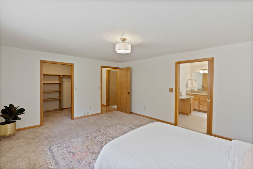 1671 NE Meerkat Bend Oregon 1671 NE Meerkat Bend Oregon 55-web-or-mls-Riley Visuals-55