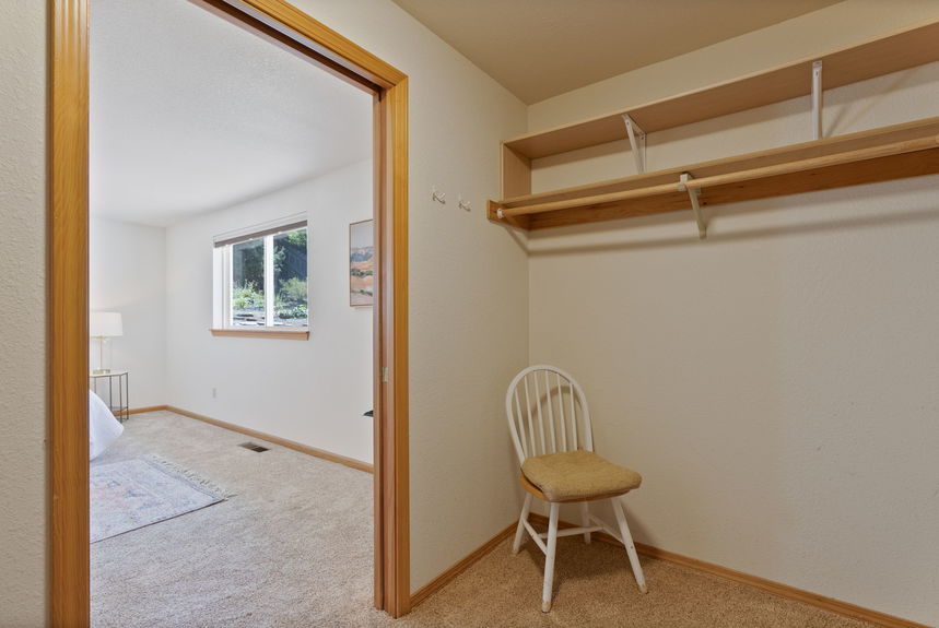 1671 NE Meerkat Bend Oregon 1671 NE Meerkat Bend Oregon 57-web-or-mls-Riley Visuals-57