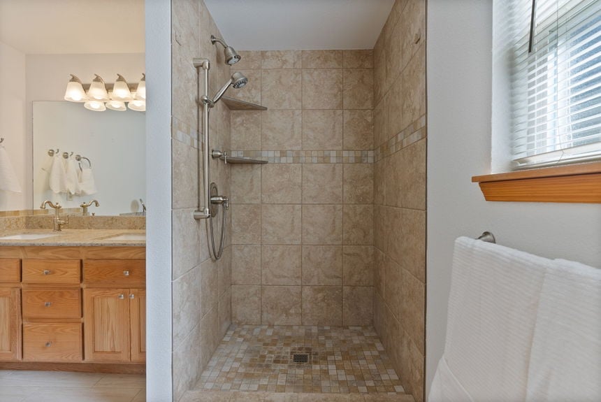 1671 NE Meerkat Bend Oregon 1671 NE Meerkat Bend Oregon 59-web-or-mls-Riley Visuals-59