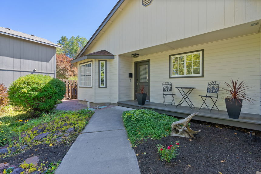 1671 NE Meerkat Bend Oregon 1671 NE Meerkat Bend Oregon 8-web-or-mls-Riley Visuals-8