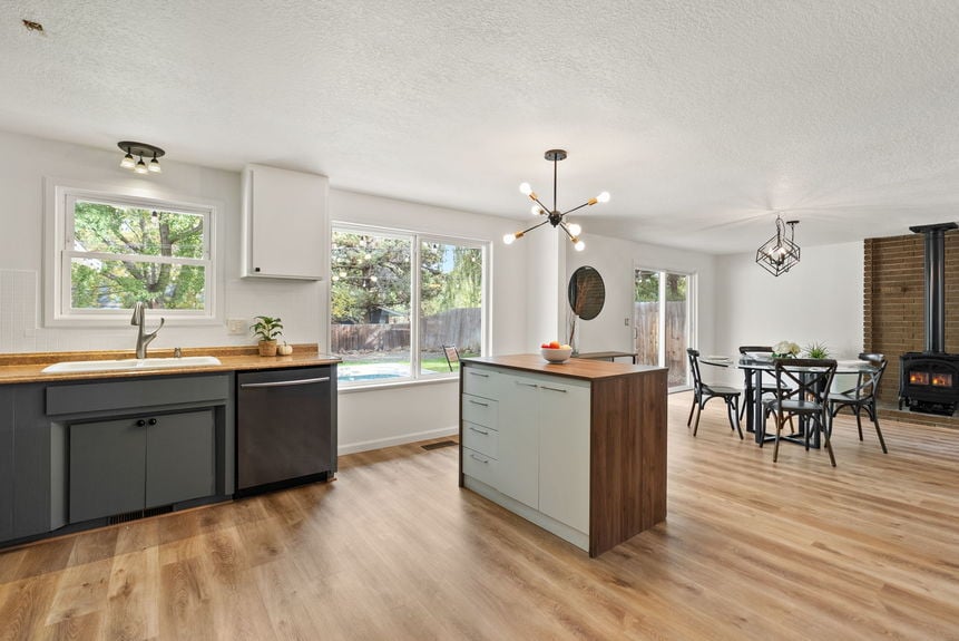 2858 NE Canyon Park Dr Bend OR51