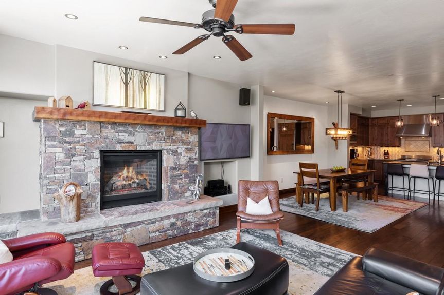 12 TRAILS EDGE LANE Gallery Image 4