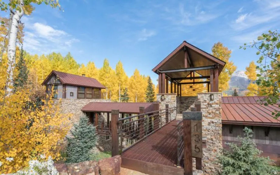 135 Palmyra Dr Featured Image