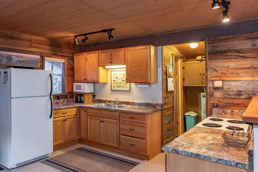 26569 County Road Gallery Image 10