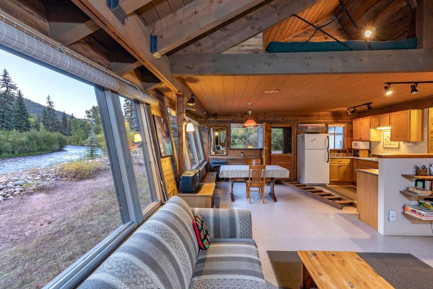 26569 County Road Gallery Image 9