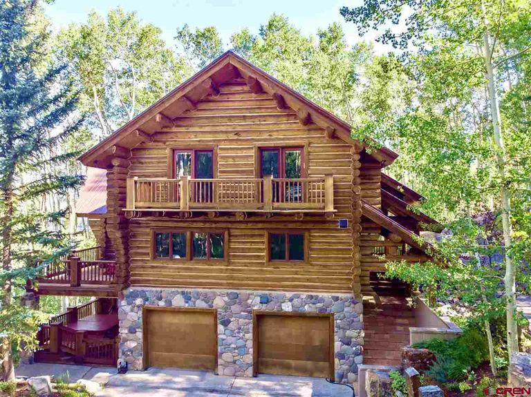 301 QUAKEY LANE Gallery Image 1