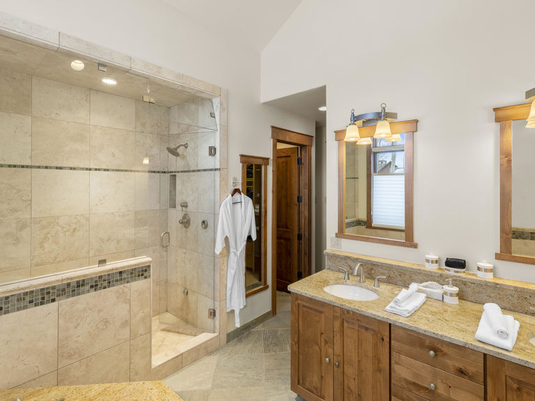 C12A4592-019-034-2048×1536