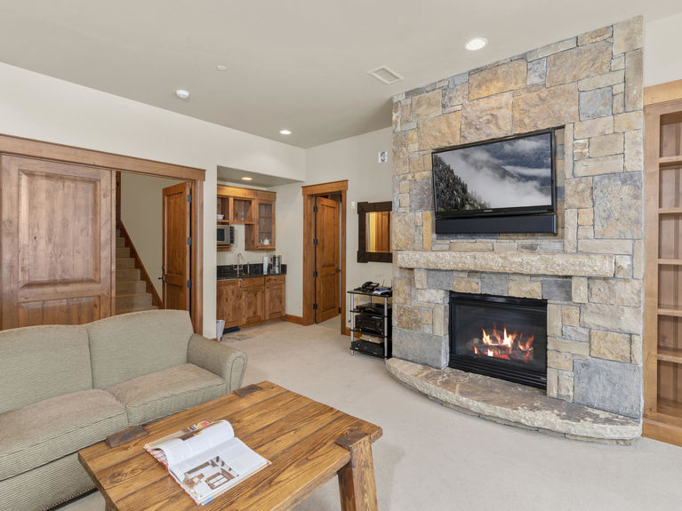 C12A4601-023-023-2048×1536