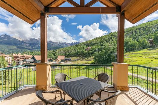 Dakota Place Condos Img 1