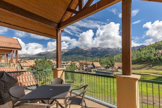 Dakota Place Condos Img 2