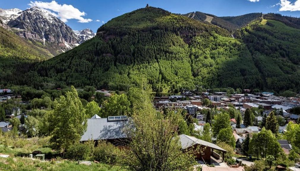 East Gregory Avenue Lot Featured Img