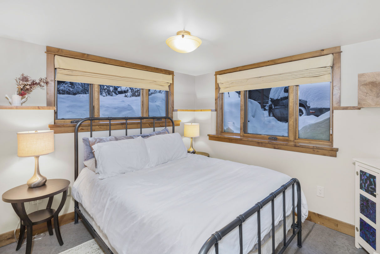 541.Bedroom 3 with bath ensuite