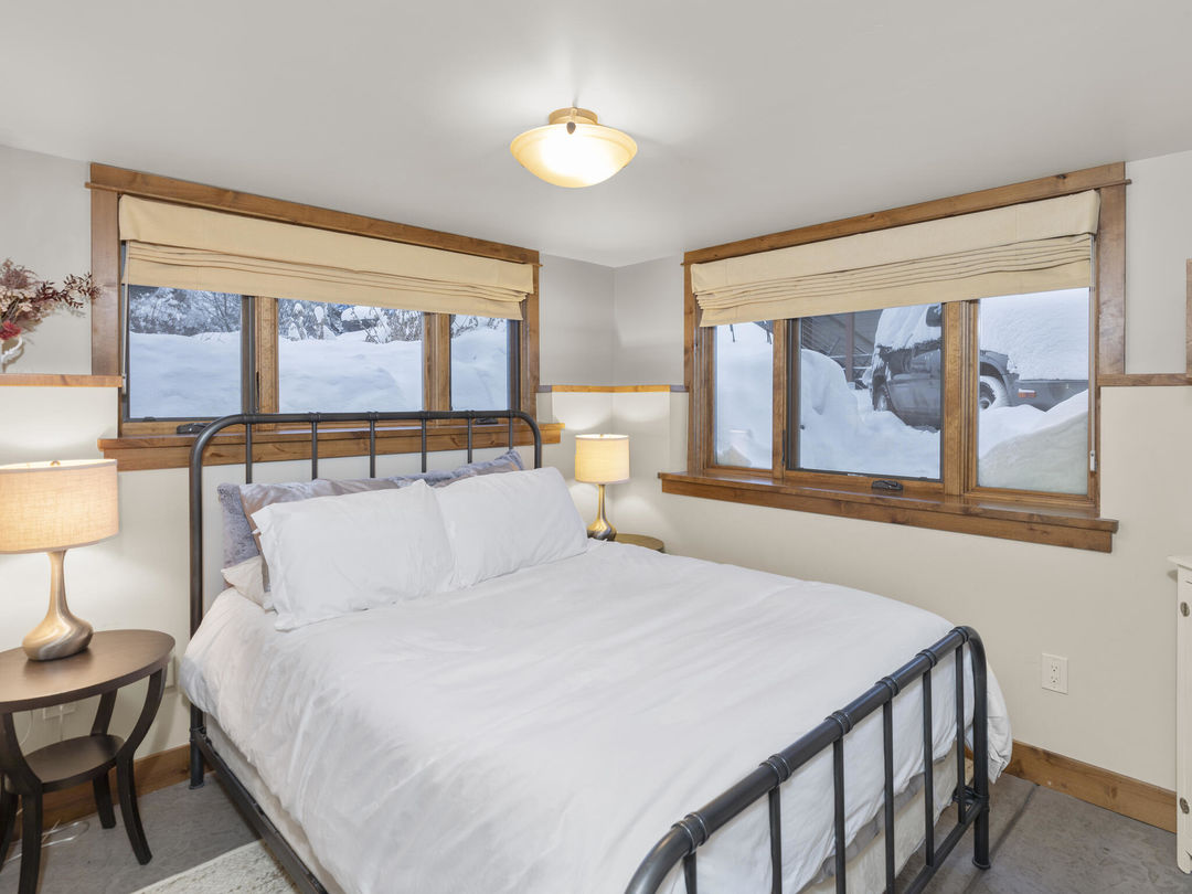 C12A3473-003-006-2048&#215;1536