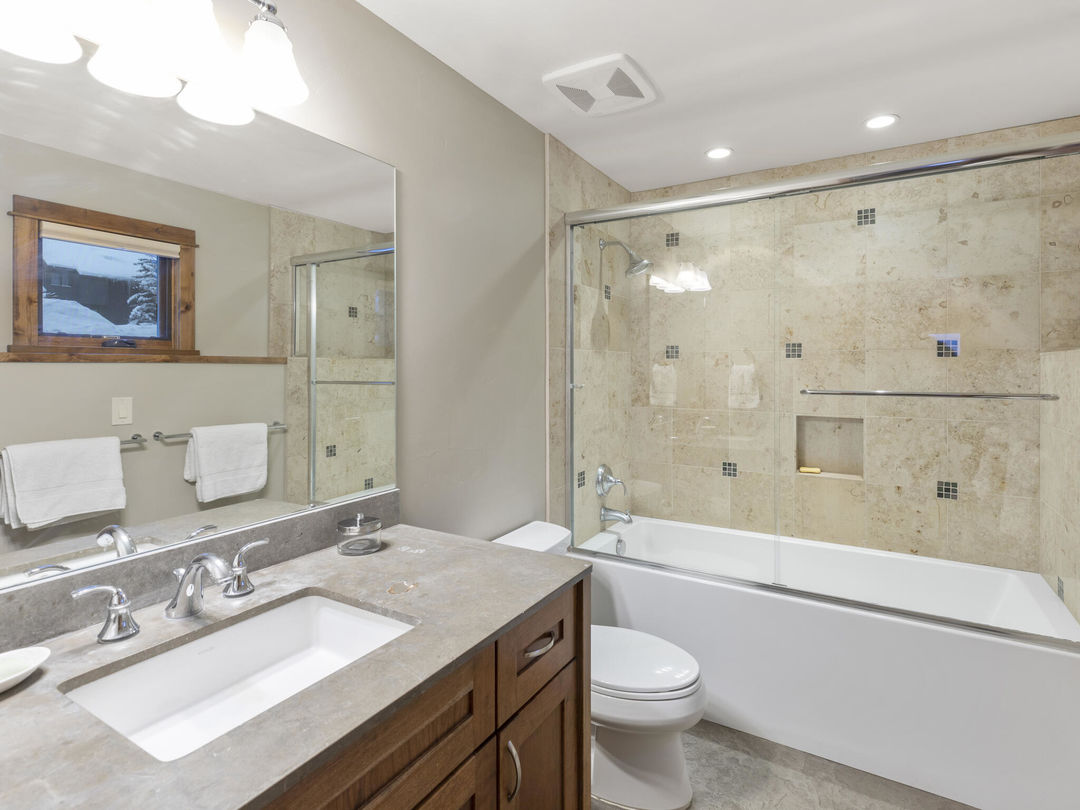 C12A3474-004-004-2048&#215;1536