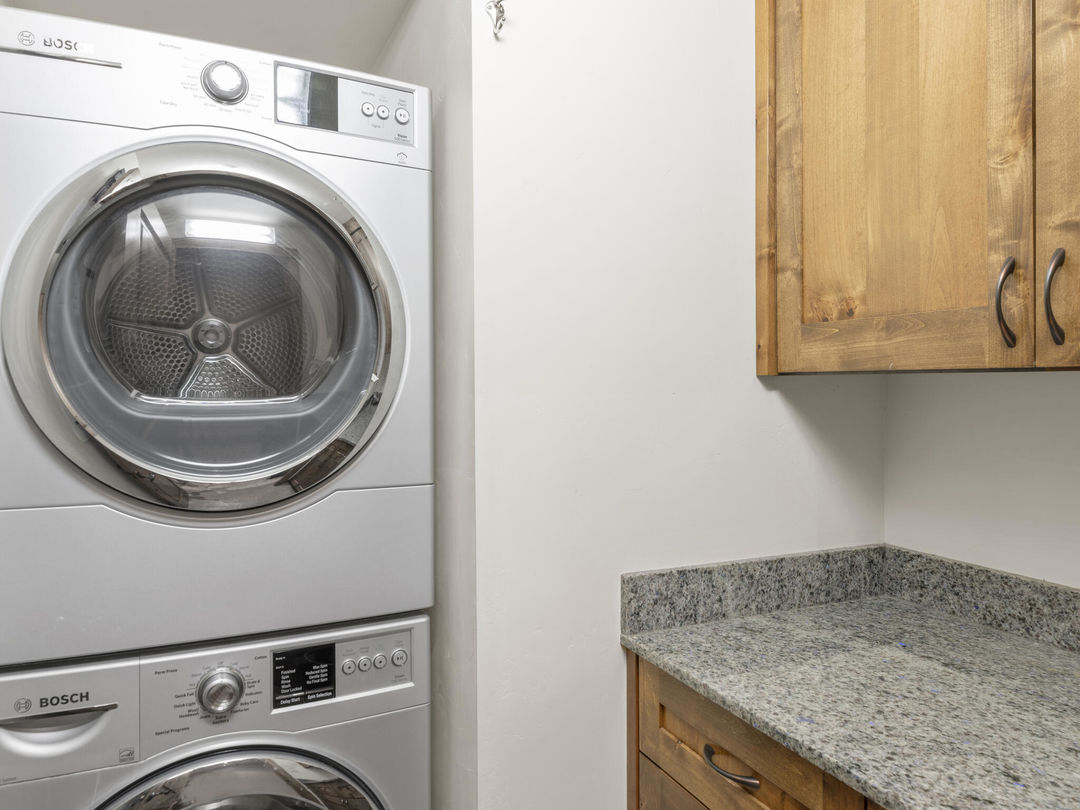 C12A3477-005-005-2048&#215;1536