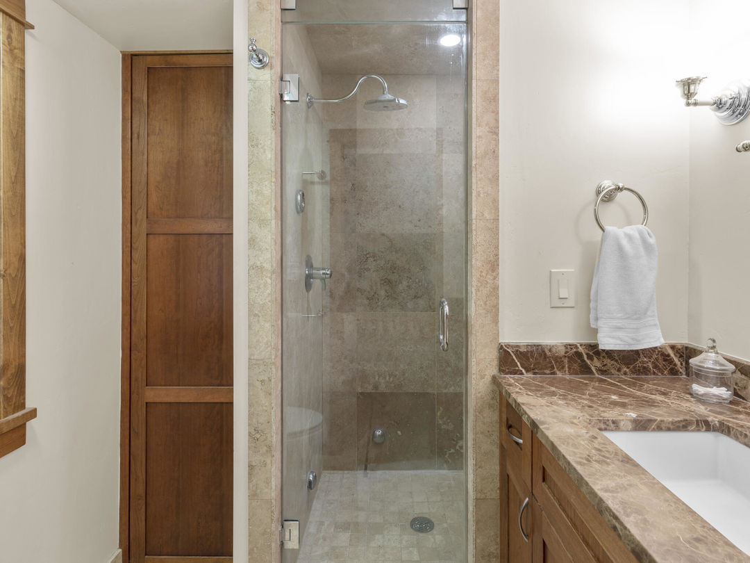 C12A3483-007-009-2048&#215;1536