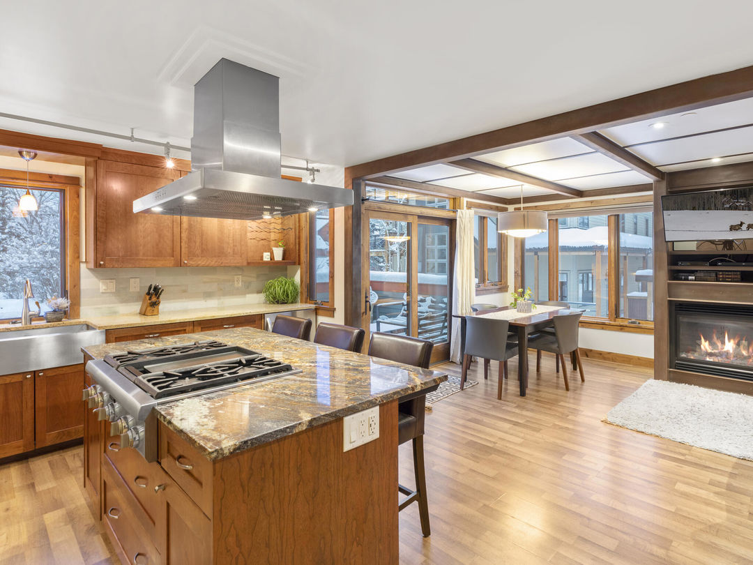 C12A3486-009-007-2048&#215;1536