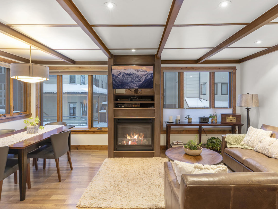 C12A3489-010-010-2048&#215;1536