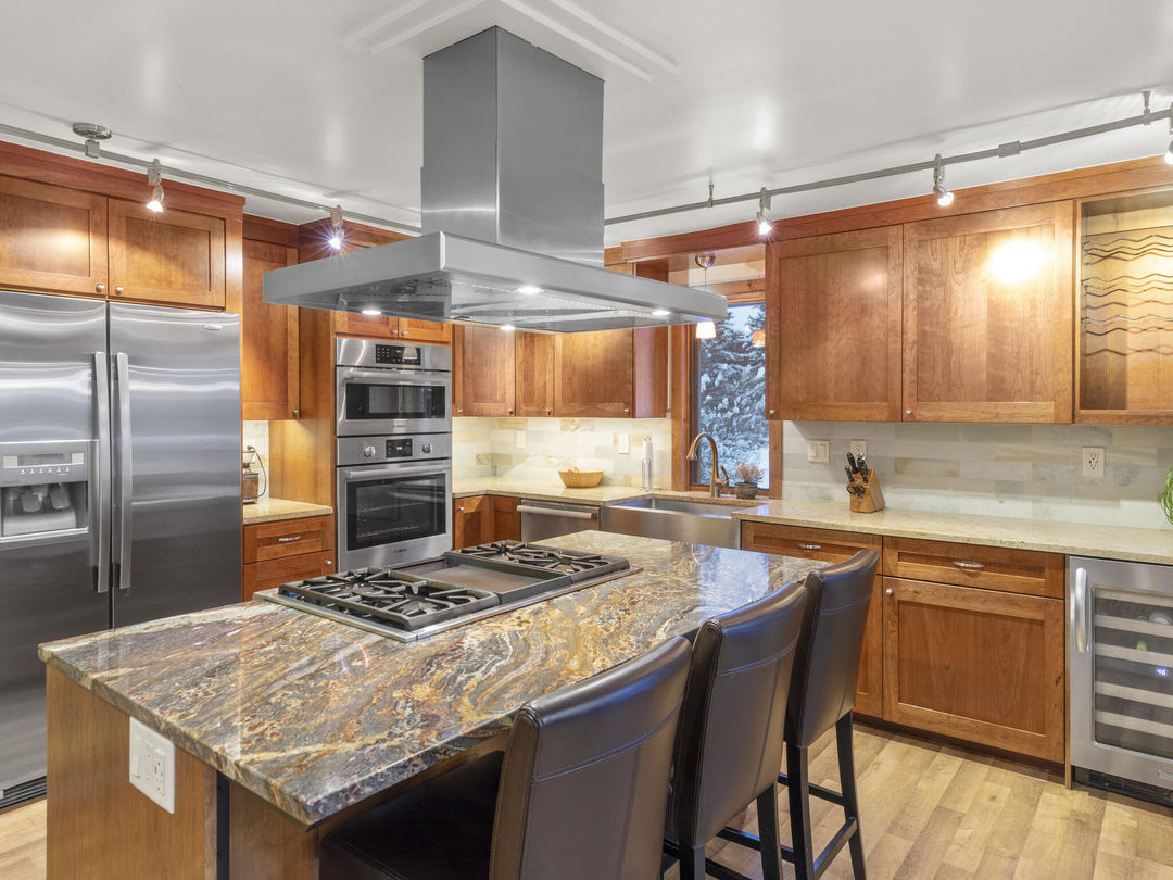 C12A3491-011-017-2048&#215;1536