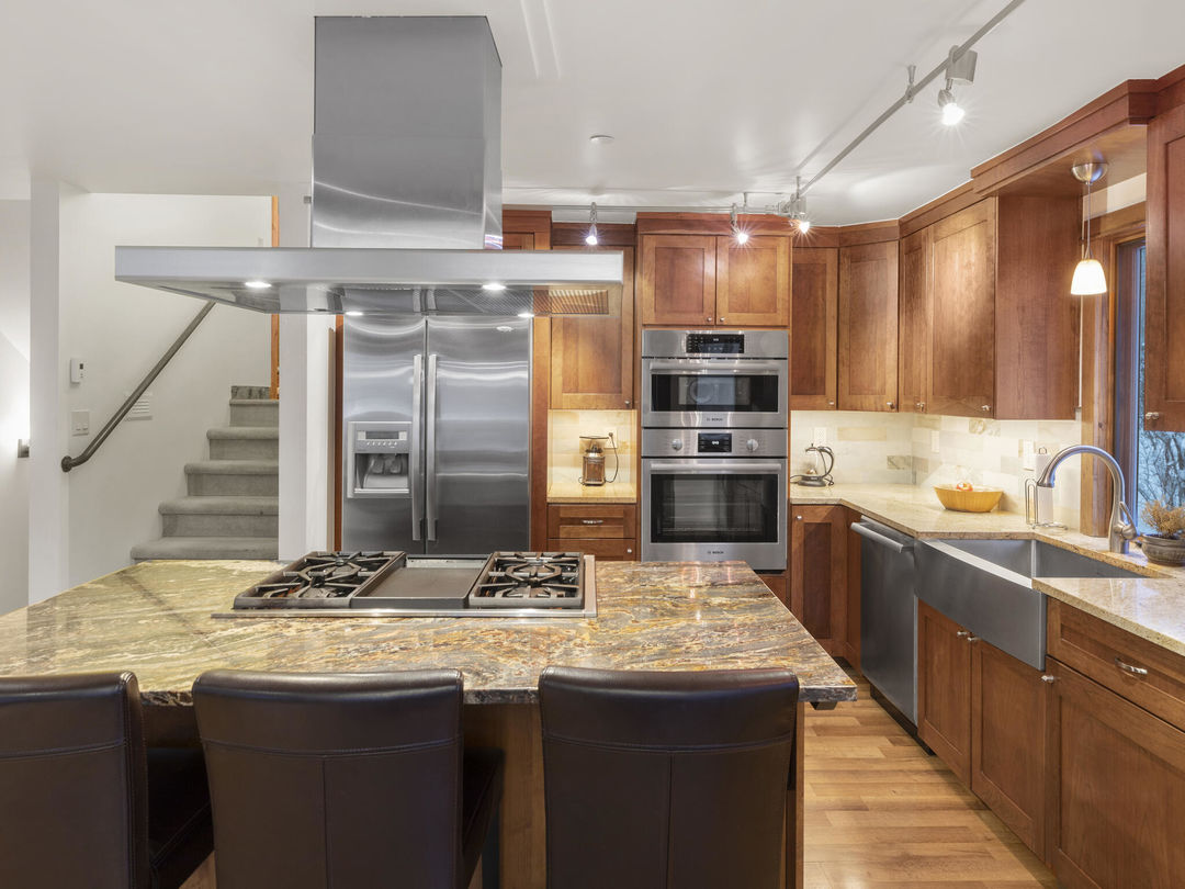 C12A3495-013-011-2048&#215;1536