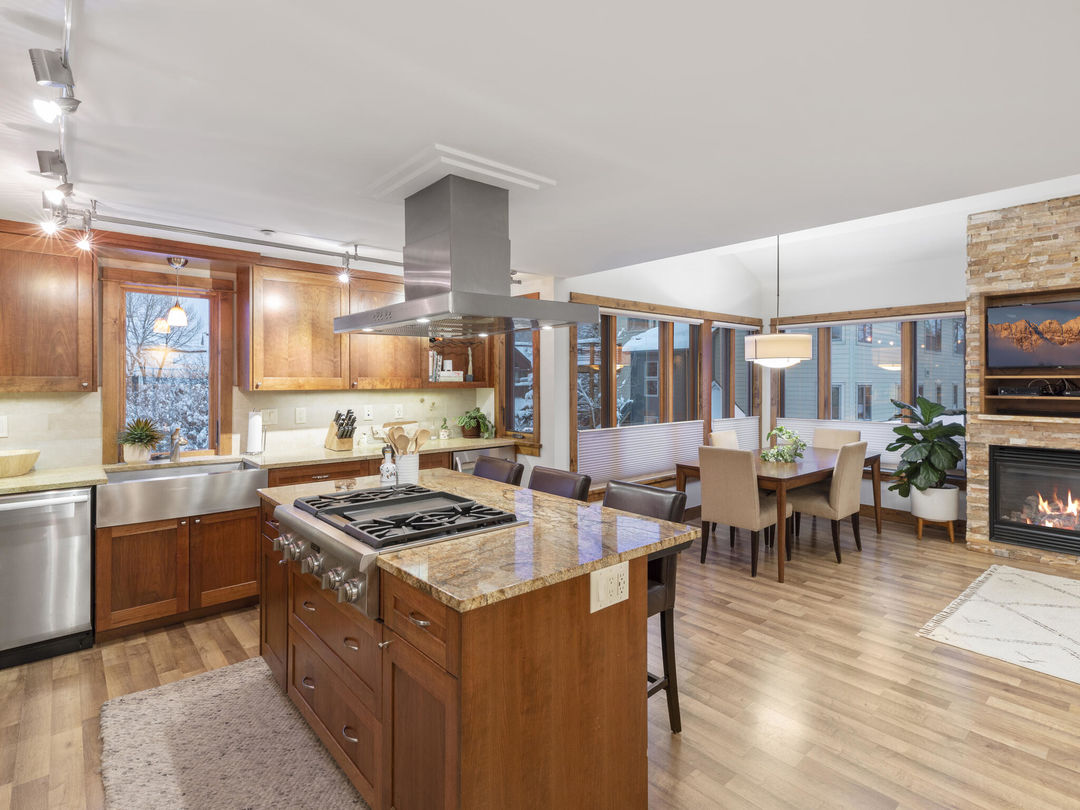 C12A3502-016-015-2048&#215;1536