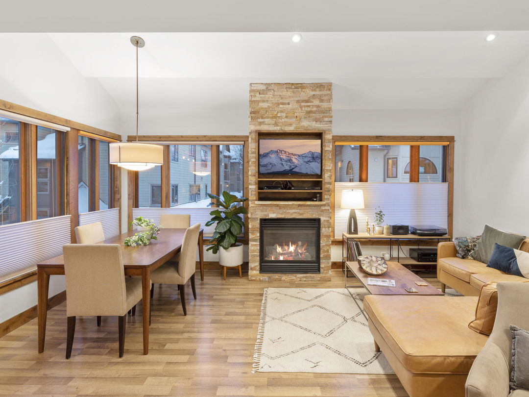 C12A3504-017-016-2048&#215;1536