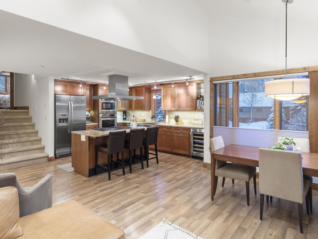 C12A3510-019-019-2048&#215;1536