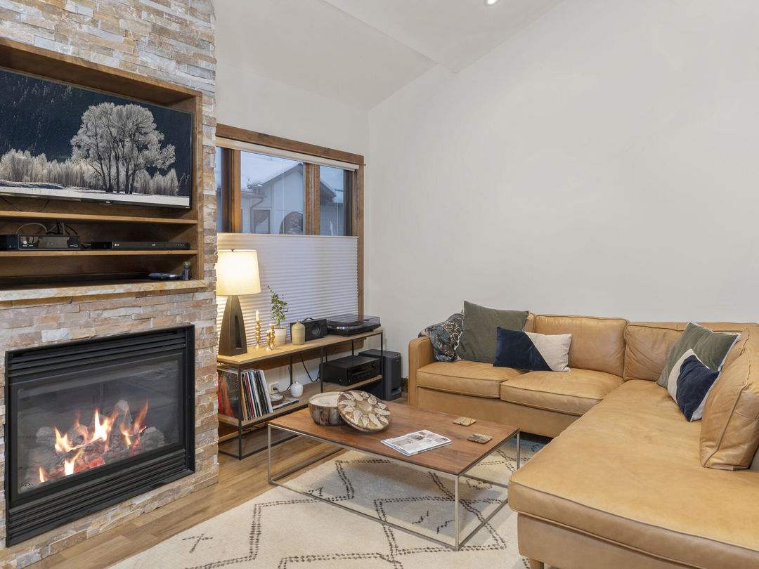 C12A3514-022-024-2048&#215;1536