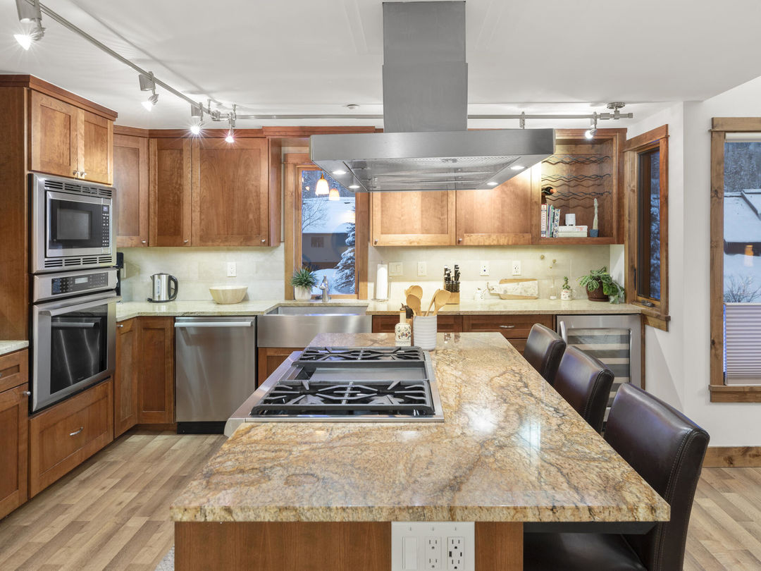 C12A3515-024-028-2048&#215;1536