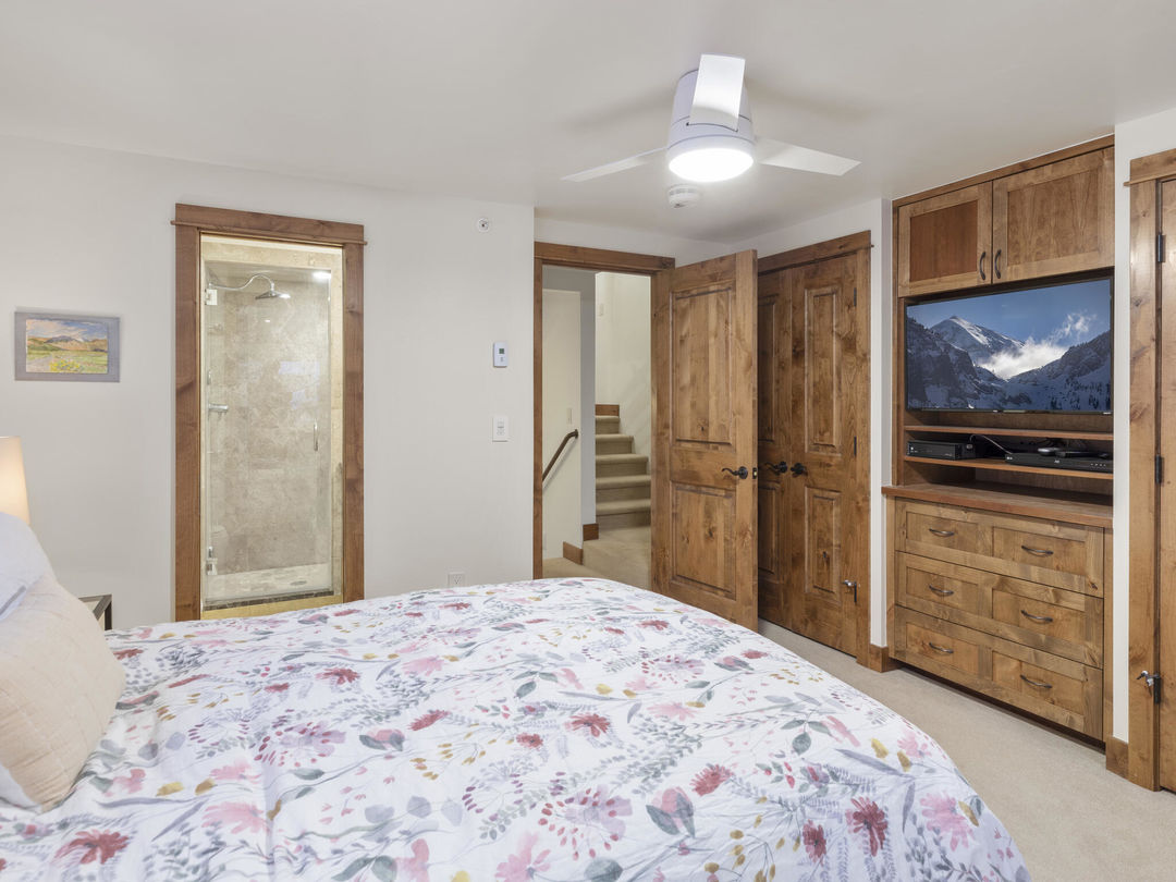 C12A3521-025-023-2048&#215;1536