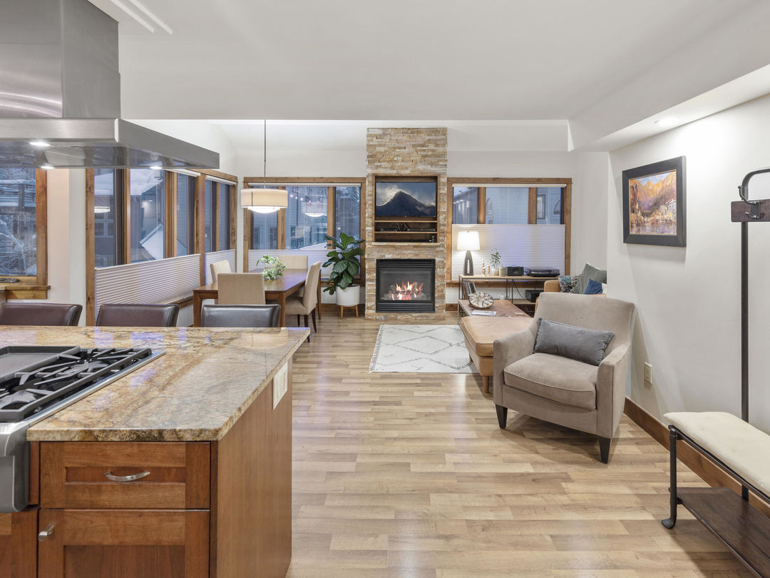 C12A3525-028-031-2048&#215;1536