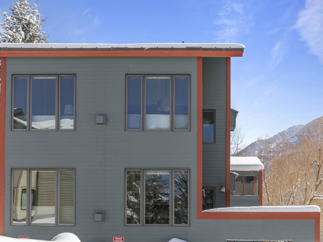 C12A3602-031-040-2048&#215;1536