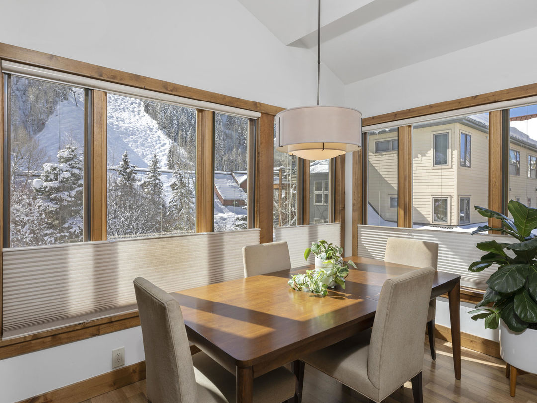 C12A3618-037-050-2048&#215;1536