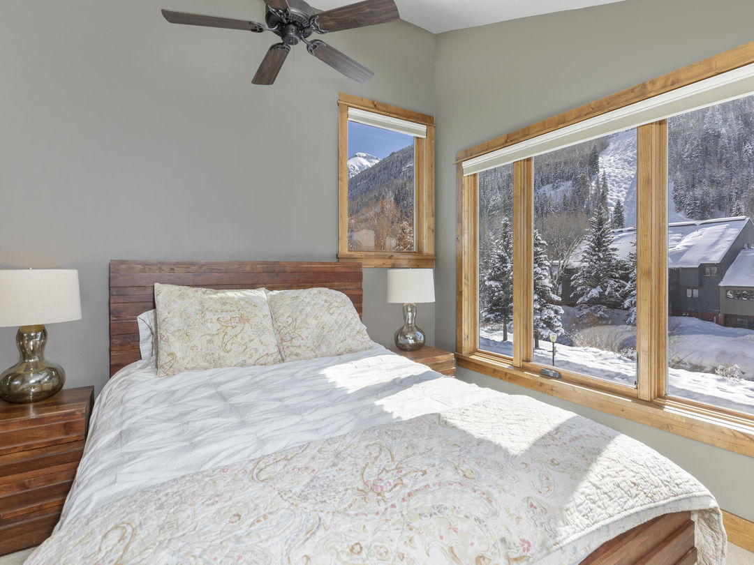 C12A3629-041-052-2048&#215;1536